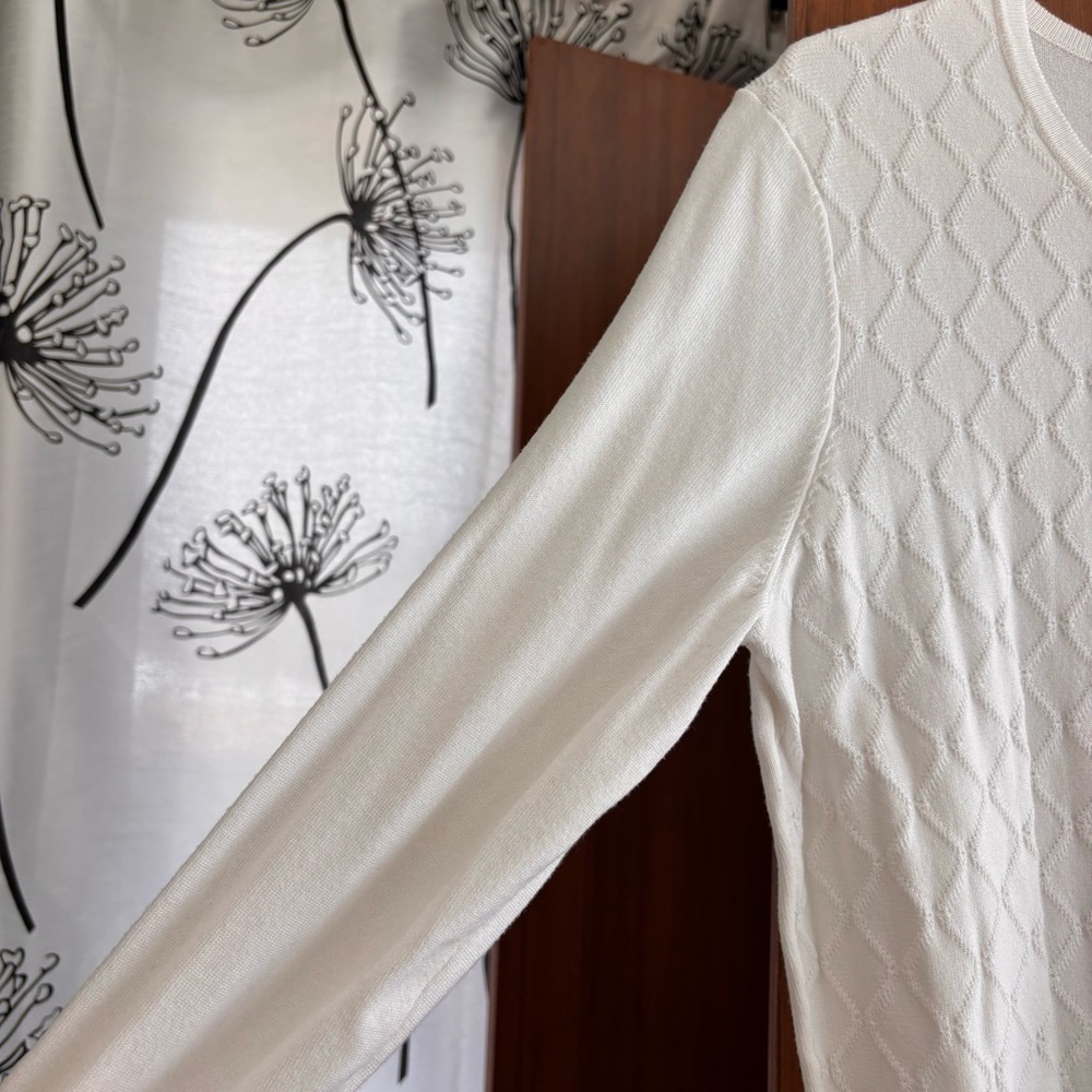 Cleo White Diamond Texture Knit Button Front Cardigan Size M - Picture 6 of 12